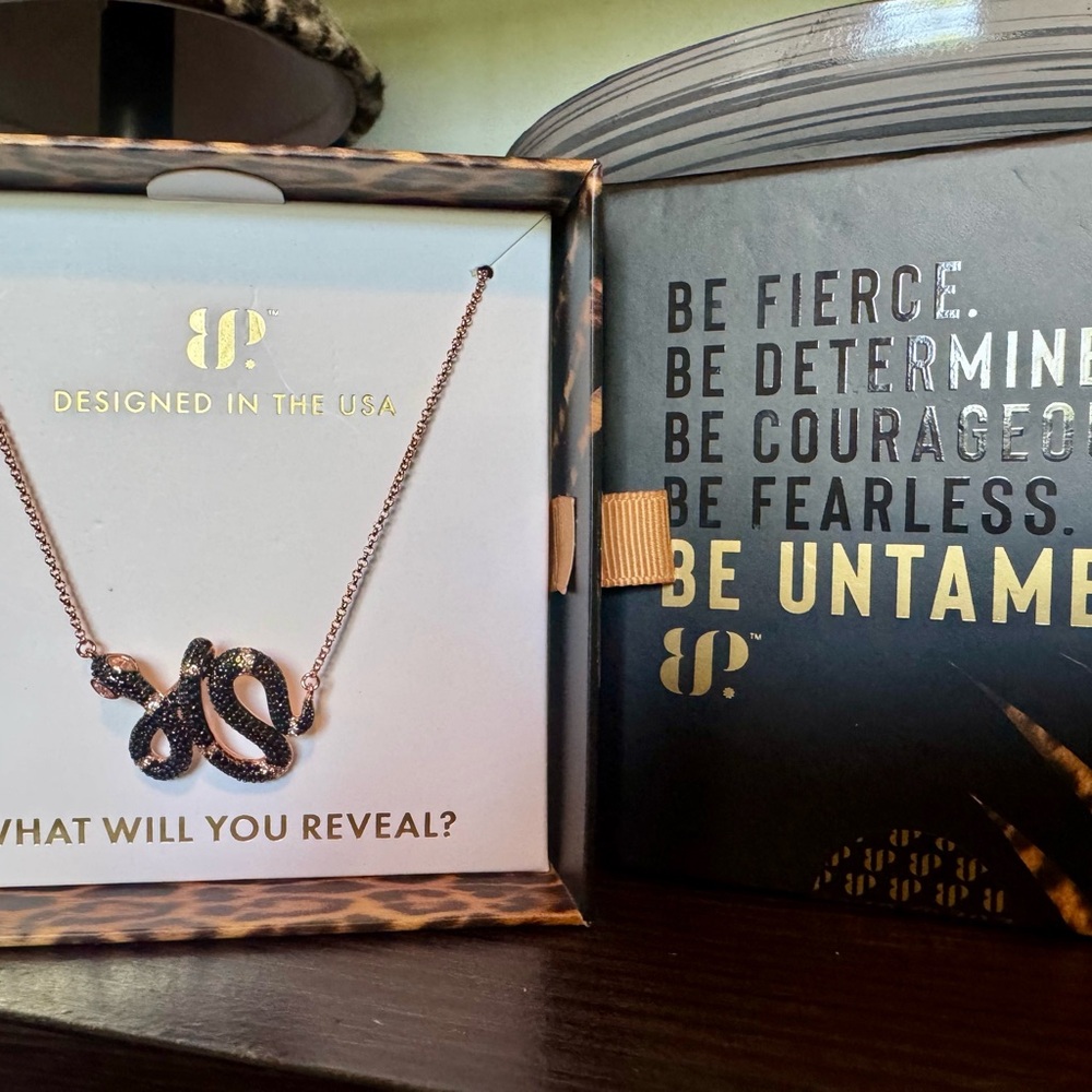 BP Untamed necklace “Hiss of Darkness”
